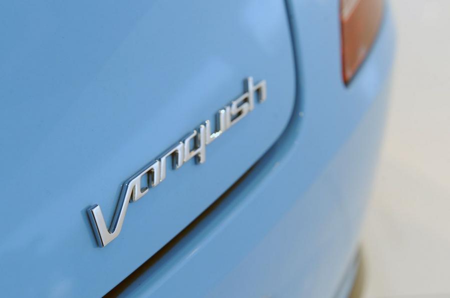 Логотип Aston Martin Vanquish 2012 года  (NA) (фото 38 из 182)
